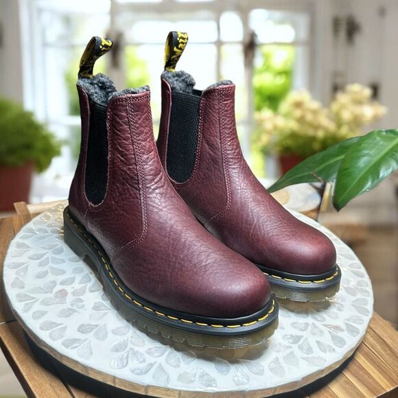 Dr. Martens 2976 WarmWair Lined Grizzly Leather Winter Snow Chelsea Boot Unisex - Picture 1 of 13